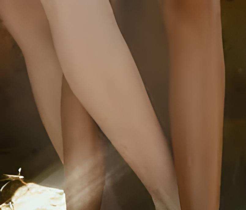 Eclat Soin Silk Skin Body Serum applied on smooth skin for a radiant glow